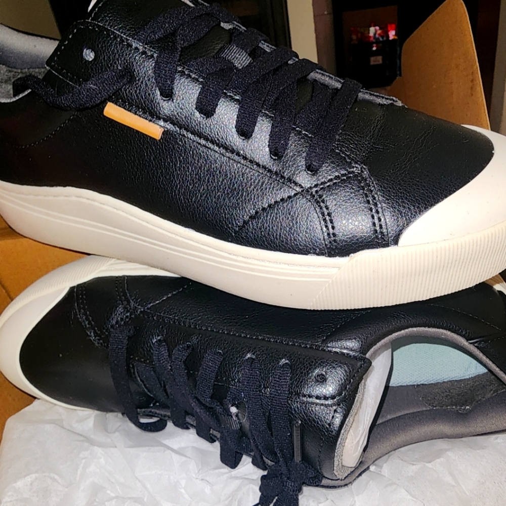 Black women's sneakers